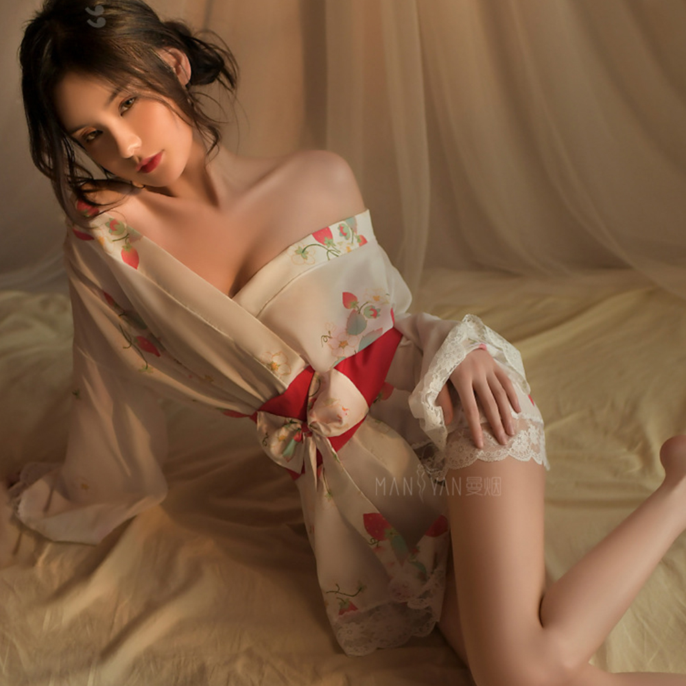 딸기 프린트 시스루 기모노 코스튬 